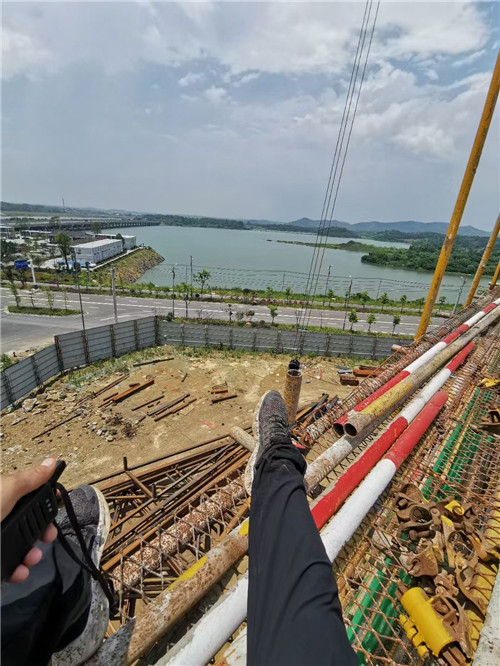 河东区作业中发生设备损坏或人员意外，责任怎么划分？