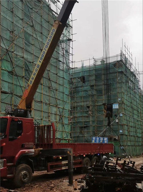 河东区“慢工细活”—— 吊车的 “微动控制” 技术